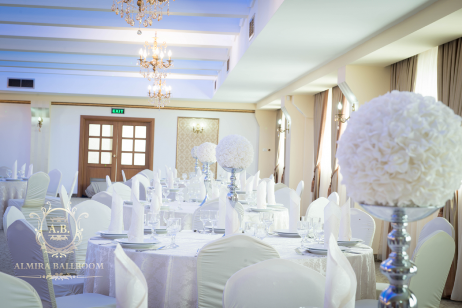 Aranjament sala pentru botez Almira Ballroom